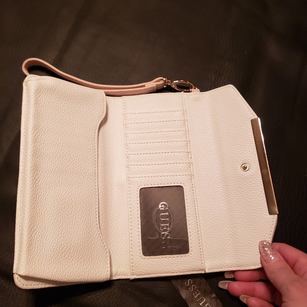 Guess wristlet - Picture 3 of 3